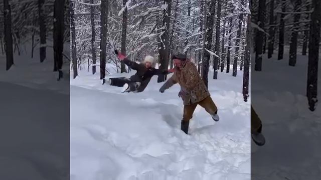 Было бы лето, если бы не этот снег! смотреть онлайн