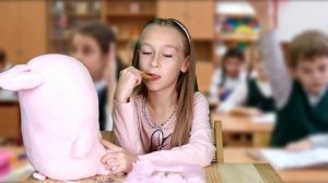 1 класс vs 9 класс за партой. Первая парта против последней в школе