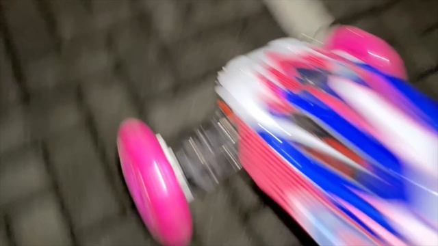 Scooter wheels on RC car смотреть онлайн