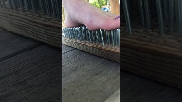 Как правильно встать на гвозди смотреть онлайн