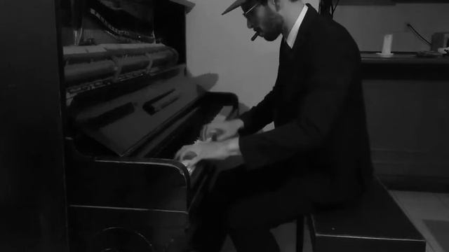 Gangster plays GANGSTA'S PARADISE - Piano Cover смотреть онлайн