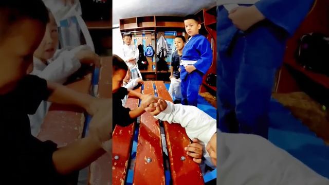 Найди провокатора? #арм #армрестлинг #бок #крюк #верх #цыпленков #larratt #ларрат #бицепс #спорт