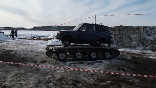 Выставка спецтехники. Вездеходы на гусеницах ТСН 74 смотреть онлайн