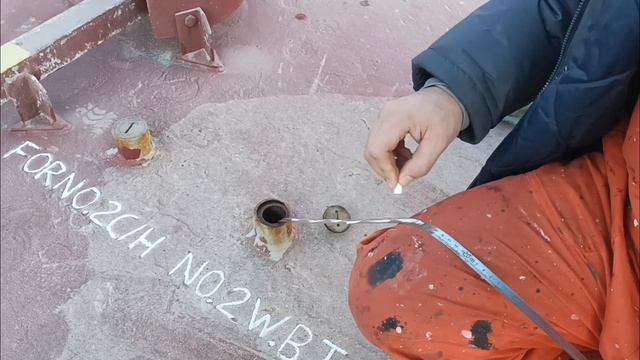 ЖИТЬ В МОРЕ ВАХТА МАТРОСА НА ТРАПЕ КАК МЕРИТЬ ТАНКИ КАК ПРОВЕРИТЬ ТЕМПЕРАТУРУ В ТРЮМЕ ОБЗОР смотреть онлайн