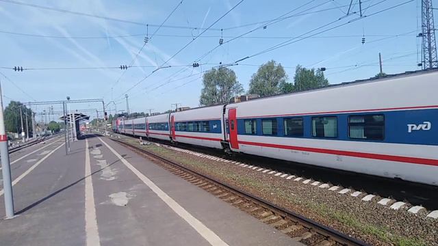 Электровоз ЭП20-004 С Вагонами Стриж Проходит Ст Гороховец смотреть онлайн