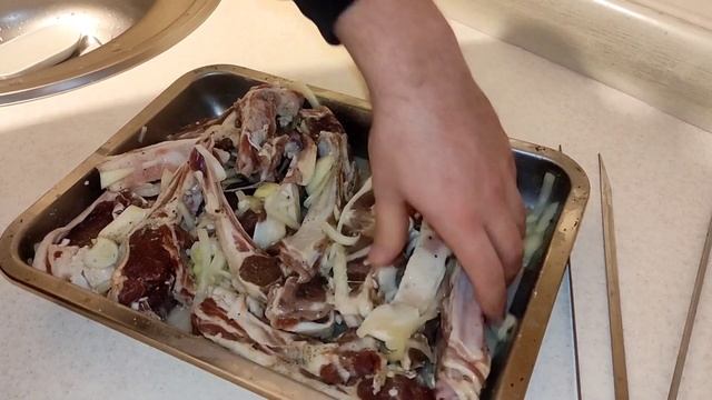 Шашлык из баранины на кумысе//Кумыс или кобылье молоко хорошо подходит для мариновки мяса смотреть онлайн