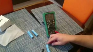 Налобный тактический фонарь и зарядка аккумуляторов 18650 для него