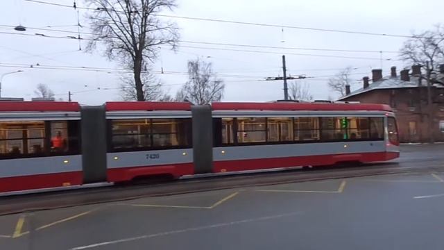 Трамвай Санкт-Петербурга 8-109: 71-631 (УКВЗ) б.7420 по №100 из парка (26.01.18) смотреть онлайн