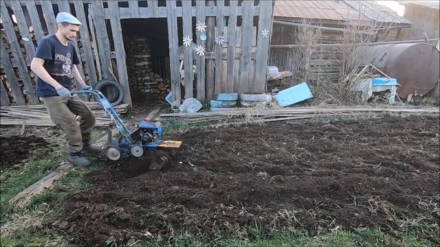 Мотоблок Крот в работе