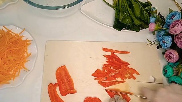 Шпинат с мясом//ото даамдуу салат.созсуз жасап корунуз .? смотреть онлайн