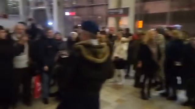 Продолжение флешмоба на Белорусском вокзале. Катюша! смотреть онлайн