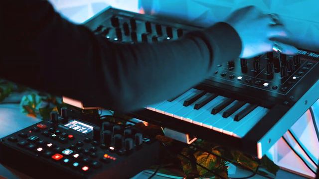 ELEKTRON SYNTAKT + ROLAND JUPITER-XM TECHNO PATTERN смотреть онлайн