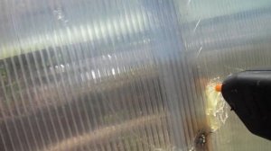 Чем хорошо заделывать трещины в поликарбонате