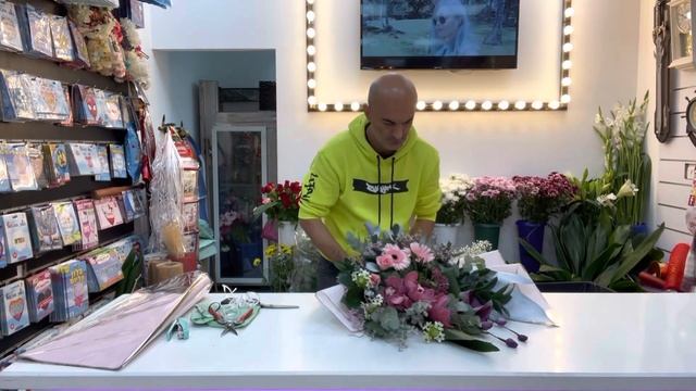 мастер класс по сборке и упаковке одностороннего каскадного букета в корейском стиле смотреть онлайн