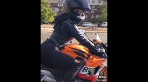 Красивые девушки на мотоциклах! Лучшая подборка из Tik Tok  2020