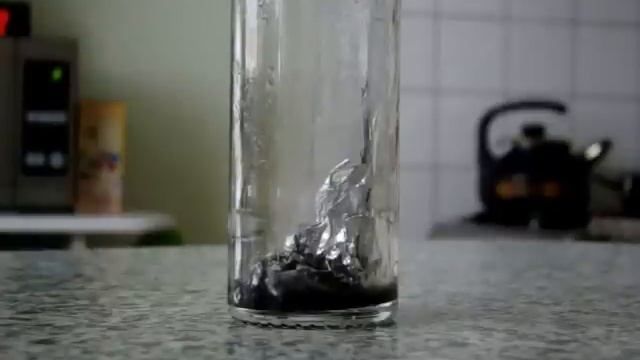 Reaction of NaOH and Al + H2O, or how to make hydrogen gas смотреть онлайн