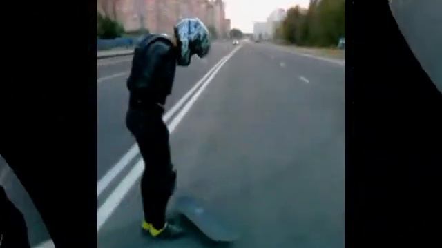 экстримальный скейтбордист.mp4 смотреть онлайн