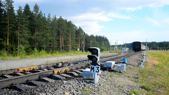 ГЖД 2ТЭ10М-2492 с пригородным №6613 Великая - Киров смотреть онлайн