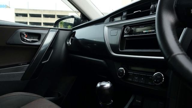 2014 Toyota Auris RS-S Package 1.8lt 6-Speed