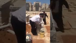 Ортодоксальные евреи дерутся на могиле усопшего из за денег