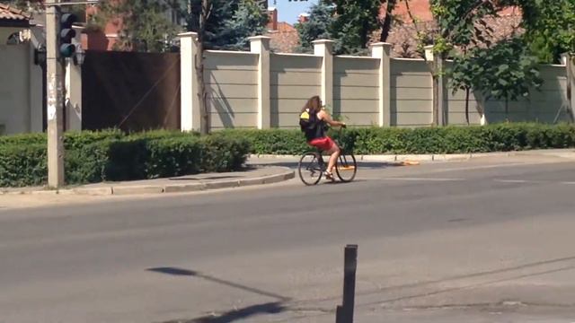 Одесса, неадекватный велосипедист на Львовской в районе Сантима. смотреть онлайн