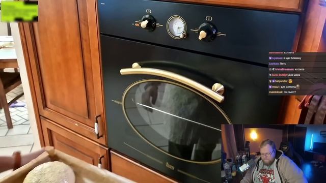 РЕАКЦИЯ T2x2: ЭТО ПЕРВЫЙ В МИРЕ БУРГЕР ИЗ ЧЕЛОВЕКА смотреть онлайн