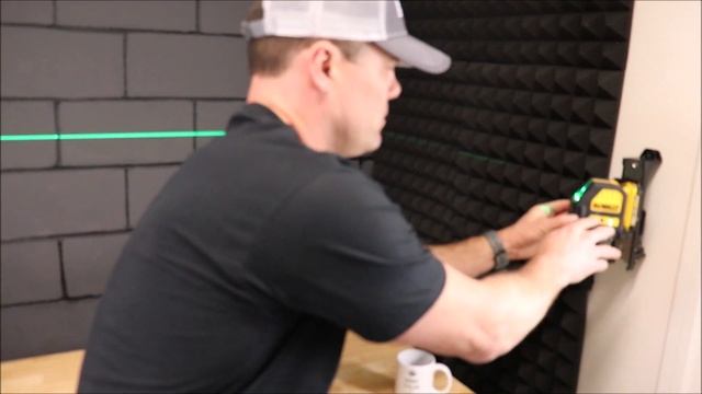 GREEN Cross Line Laser by Dewalt Review смотреть онлайн