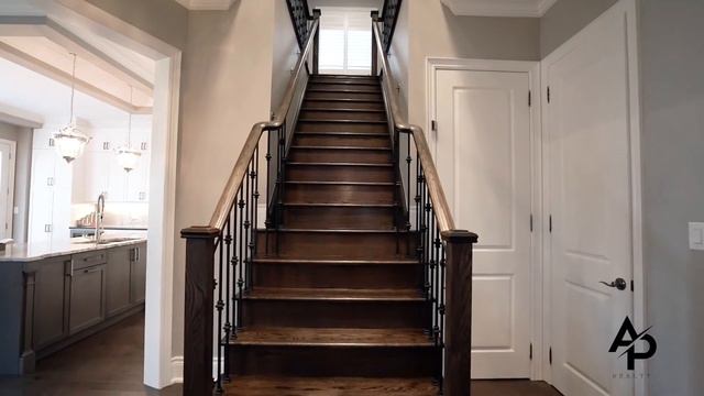 106 Port Royal Ave, Kleinburg, ON L0J 1C0, Canada смотреть онлайн