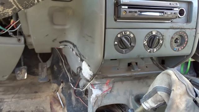 Ремонт "Малыша". Начало разбора салона смотреть онлайн