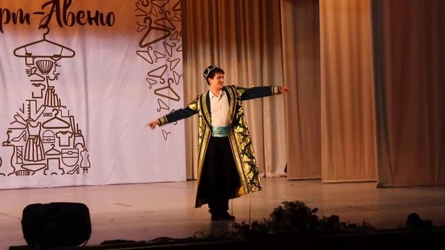 Презентация нового татарского костюма на "Арт-Авеню 2018", татарский танец смотреть онлайн