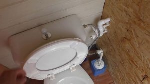 Дачный туалет и унитаз со смывом