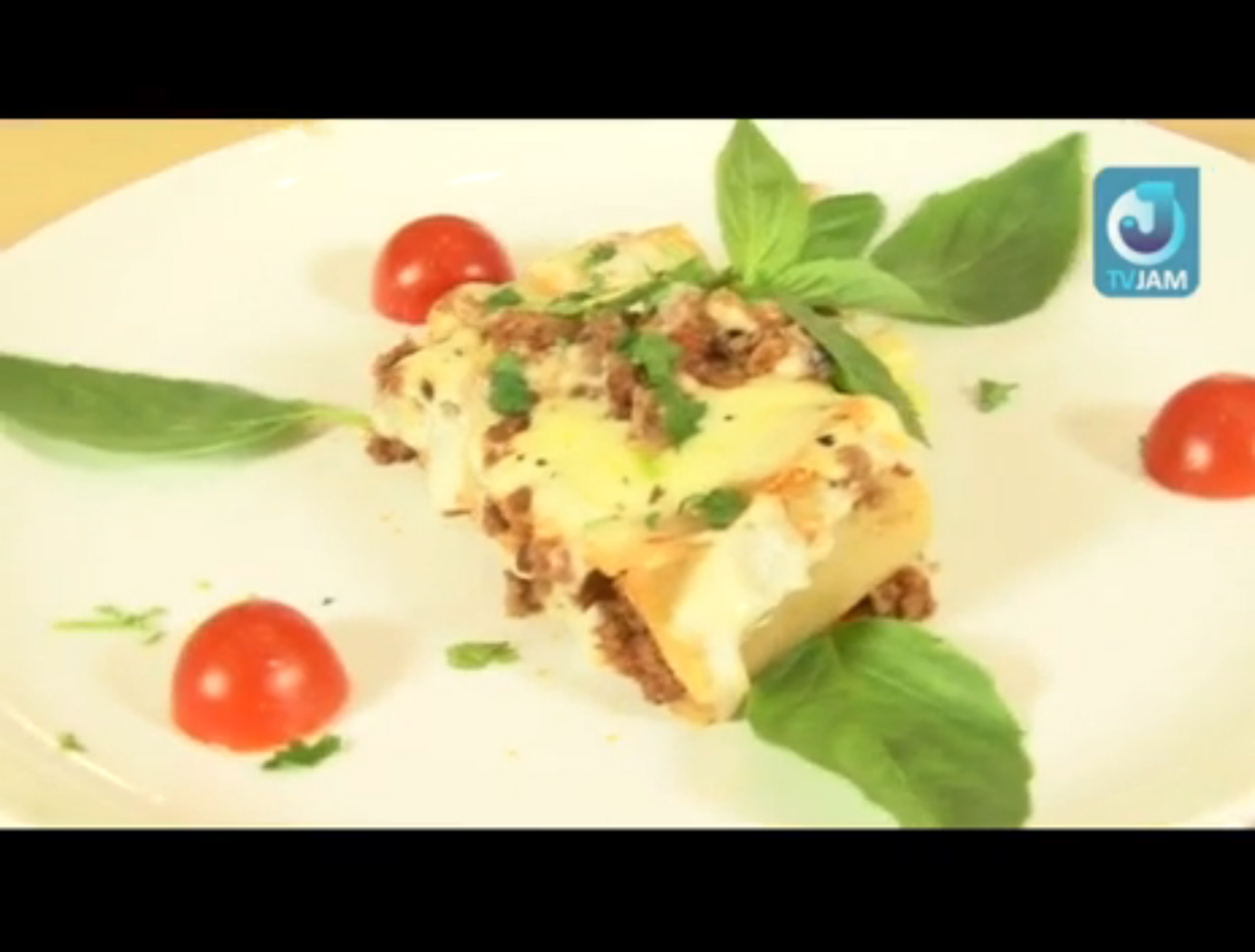 Фаршированные Королевские трубочки с соусом бешамель 