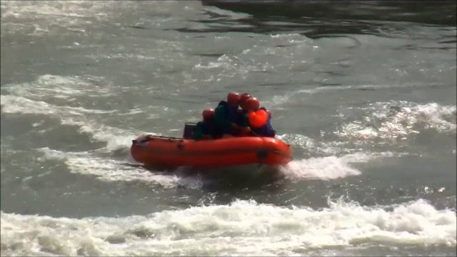 Экстрим на моторе. Прохождение Семинского порога, река Катунь. Алтай смотреть онлайн