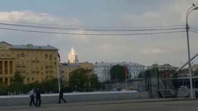 Парк им. М.Горького. Храм Христа Спасителя смотреть онлайн