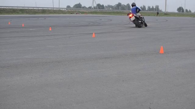 Siso GP 1:04 на Honda CB900F Hornet смотреть онлайн