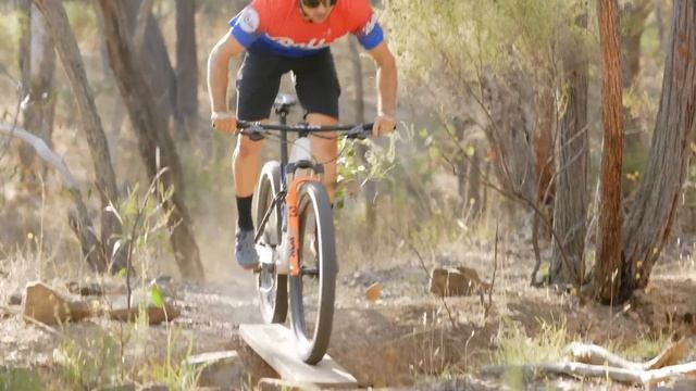 2023 Canyon Lux World Cup Review | A Scorchingly Fast XC Bike That's Built For Racing смотреть онлайн