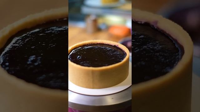 Готовим чизкейк черника-фиалка, а какие десерты любите вы? #десерт #торт #shorts смотреть онлайн
