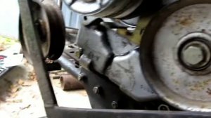 На мотоблоке мб-1 устанавливаем и регулируем ремни привода.