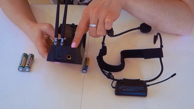 Беспроводной микрофон с головной гарнитурой, для фитнес тренера, спикера, ведущего. BAOMIC BM5 HD1 смотреть онлайн