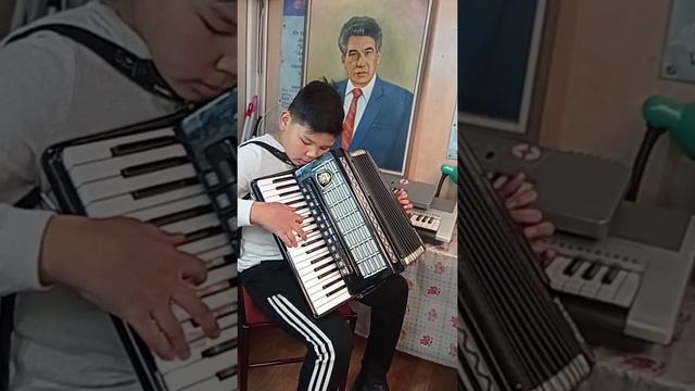#Аккордеон уйронуу.Адил Мамбеткалиев 6-кл. смотреть онлайн