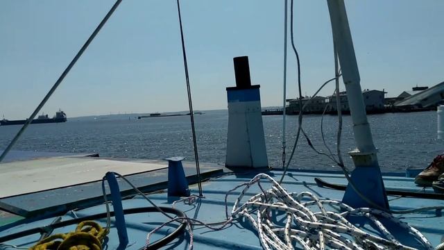 Морская прогулка в окрестностях острова Котлин смотреть онлайн