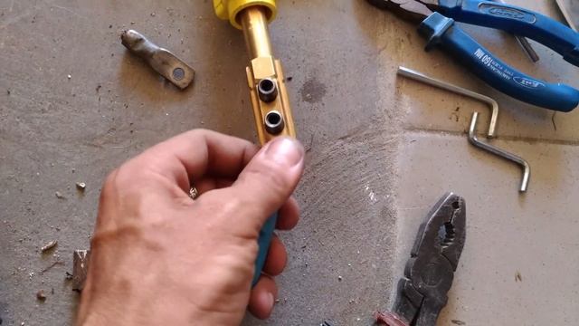 ОБНОВЛЯЮ СВАРОЧНЫЙ КАБЕЛЬ ВОЕННЫЙ ВЕЧНЫЙ МАССУ НА ПРИЩЕПКУ #строительствогаража #гаражсвоимирукам смотреть онлайн