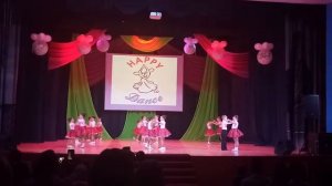 Учат в школе танцуют малыши
