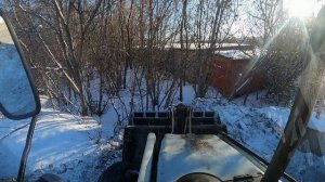 Вычищаем дорогу от льда с большим экскаватором.Побывали на кладбище.