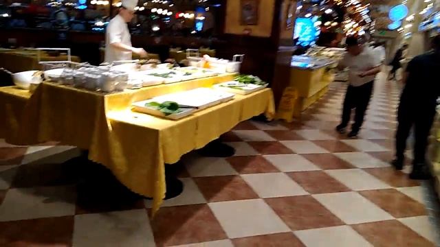 Ужин в ресторане во время Экскурсии из Хуньчуня в термальные источники МДМ и Вечерний Янцзы смотреть онлайн