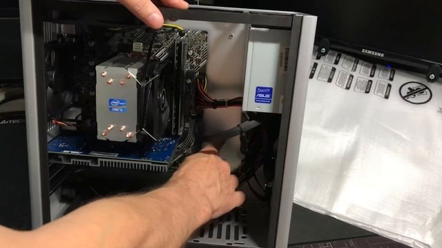 Небольшой обзор корпуса QUBE V9 Silver смотреть онлайн