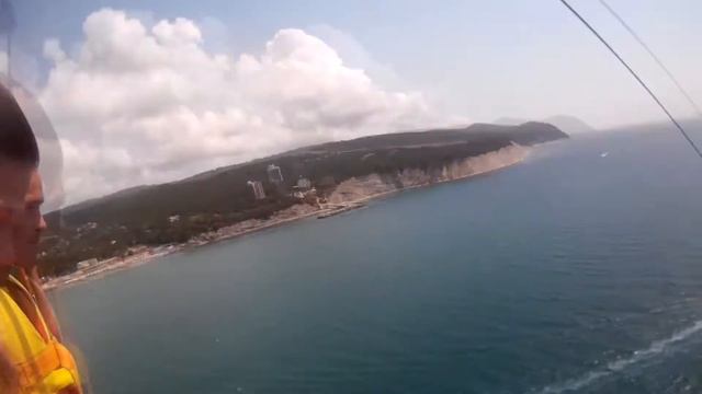 полет на парашюте над морем смотреть онлайн