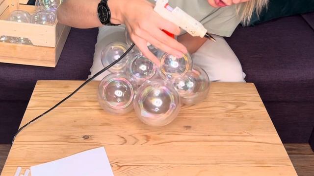 Елка из пластиковых шаров своими руками. Неспешное видео смотреть онлайн