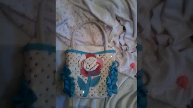 БЕДНАЯ ДЕВОЧКА ЗАБЫЛА СУМКУ!!!!!!!! смотреть онлайн