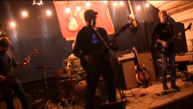 Чёрная гитара - Рубим в деревне "Кривка" гр.ХамбакеР © смотреть онлайн